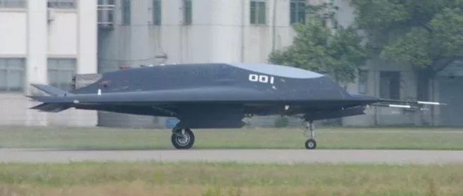 Sharp Sword - UAV Trung Quốc có khả năng mang theo 2 tấn bom