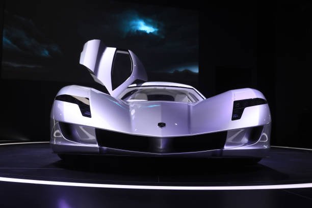 Siêu xe điện tăng tốc từ 0 đến 100km/h trong 1,89 giây thách thức Tesla Roadster