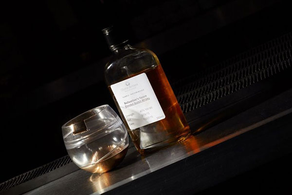 Space Glass - Chiếc ly thưởng thức rượu whisky trong không gian