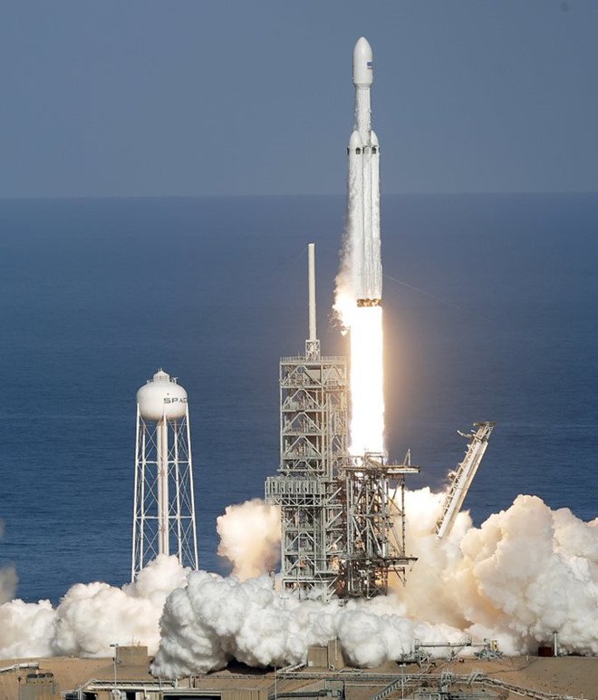 SpaceX phóng thành công tên lửa mạnh nhất thế giới