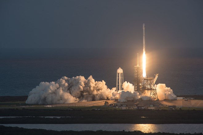 SpaceX phóng thành công vệ tinh thương mại với tên lửa đẩy tái sử dụng