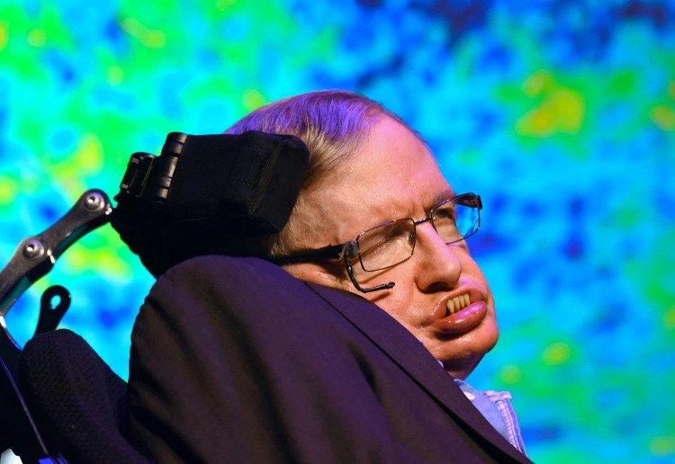 Stephen Hawking cảnh báo con người phải rời Trái Đất trong 100 năm tới