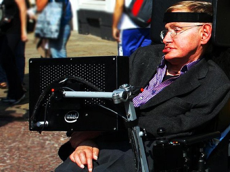 Stephen Hawking đưa ra giải pháp ngăn chặn trí tuệ nhân tạo thống trị con người