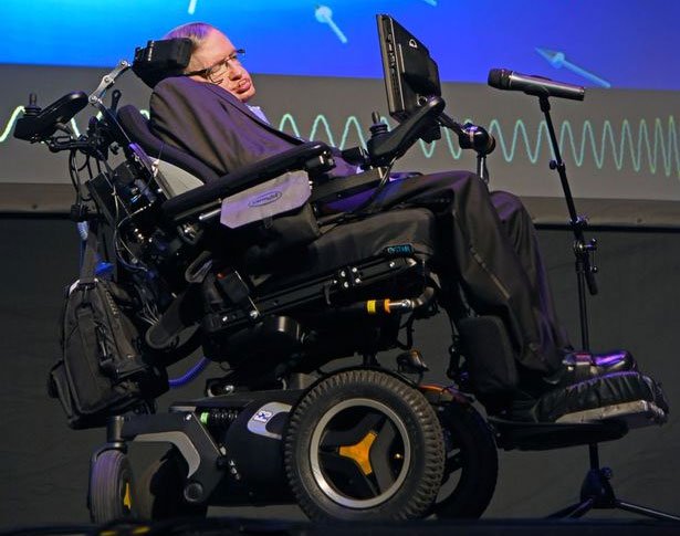 Stephen Hawking muốn chế tàu vũ trụ bay tới Trái Đất thứ hai