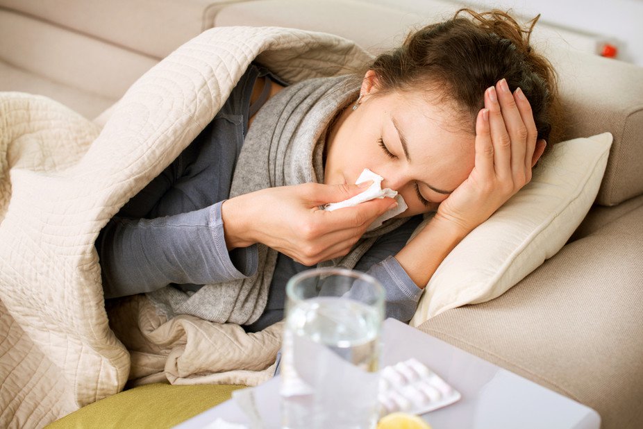Tại sao biết kháng sinh không trị cảm cúm, nhiều người vẫn tiếp tục lạm dụng?