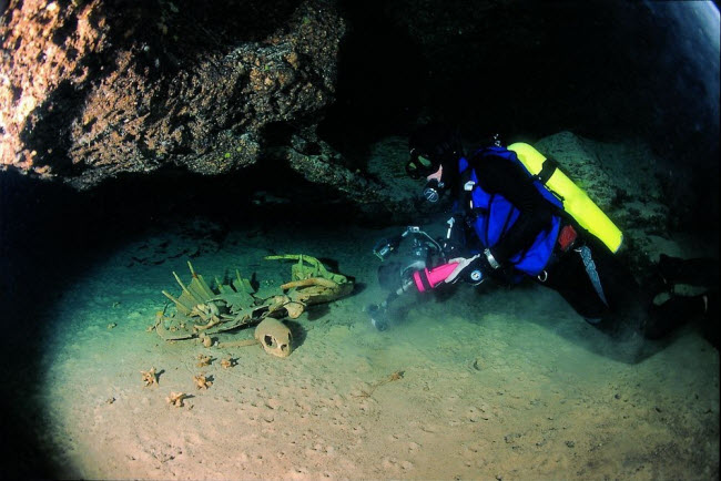 Tận thấy nghĩa địa rùa trong hang động bí ẩn dưới đáy biển