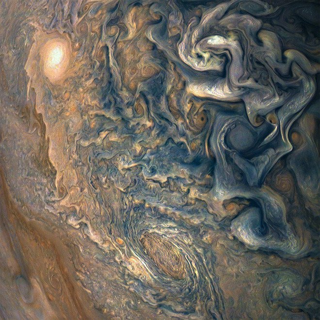 Tàu Juno đã chụp được những hình ảnh không thể tin được của sao Mộc!