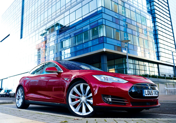 Tesla lặng lẽ ra mắt chiếc xe điện chạy xa nhất thế giới
