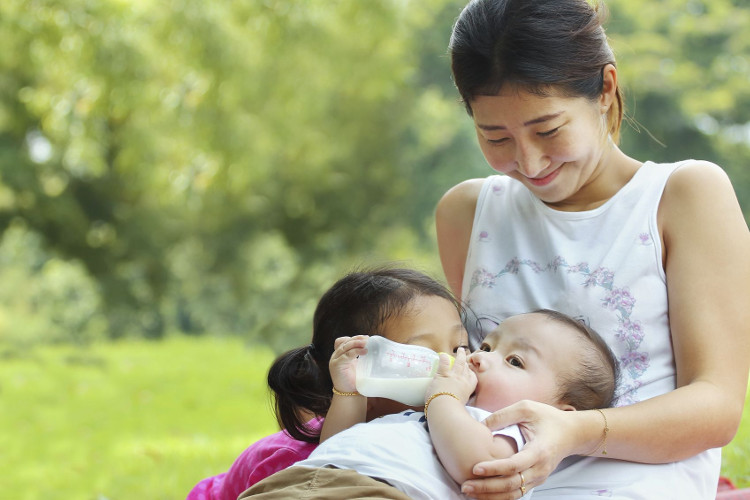 Thái Lan - nước đầu tiên tại Châu Á ngăn chặn được HIV lây từ mẹ sang con