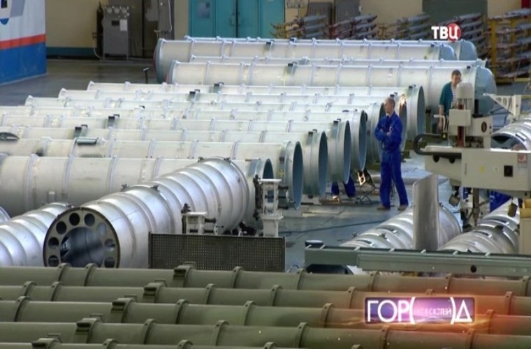 Thăm nhà máy chế tạo đạn tên lửa cho S-300 Việt Nam