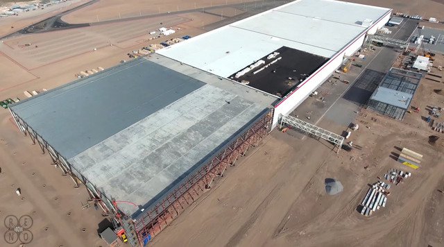 Tham quan siêu nhà máy của Elon Musk, nơi pin xe điện Tesla chào đời