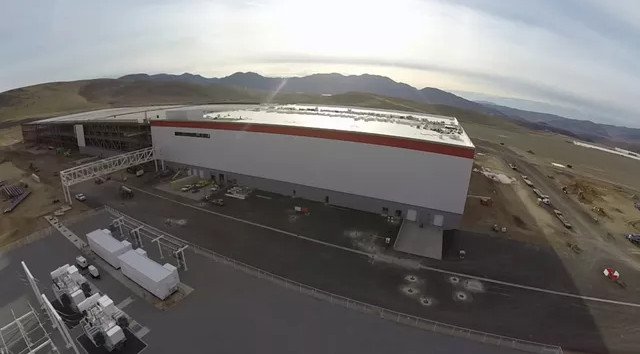 Tham quan siêu nhà máy của Elon Musk, nơi pin xe điện Tesla chào đời