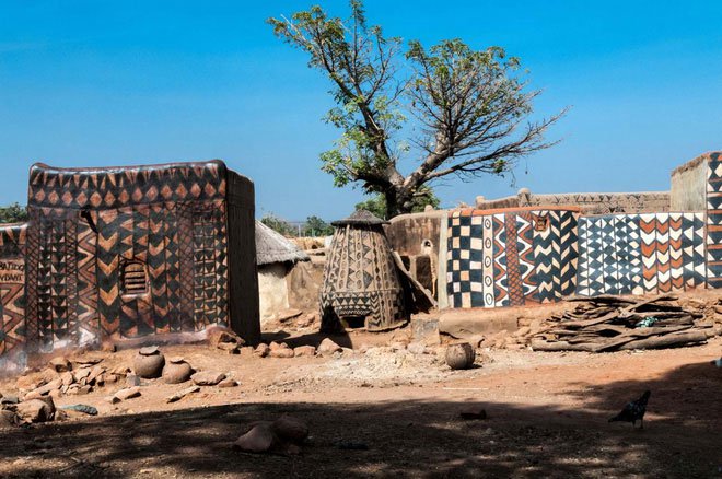 Tiébélé: Ngôi làng cổ được tạo nên từ phân bò, mỗi căn nhà đều là tác phẩm nghệ thuật