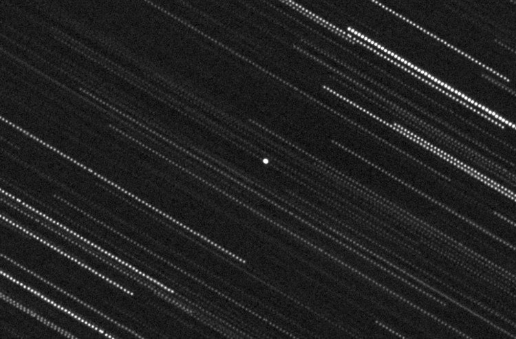 Tiểu hành tinh sượt qua cách Trái Đất 192.000km