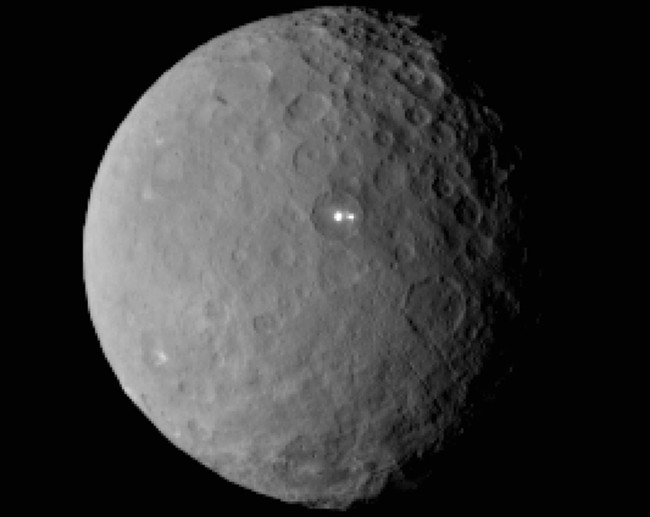 Tìm hiểu về hành tinh lùn Ceres
