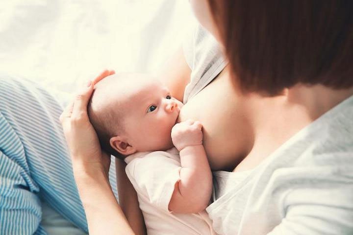 Trẻ cai sữa sớm có xu hướng ngủ sâu hơn và ít thức giấc giữa chừng?
