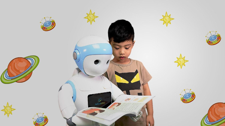 Trung Quốc chế robot giữ trẻ