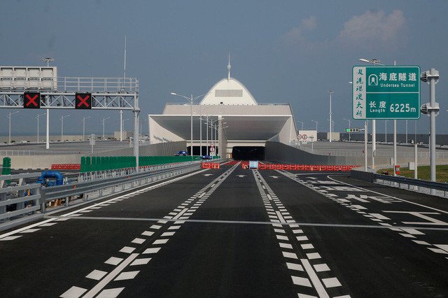 Trung Quốc mở cửa cầu trên biển dài nhất thế giới, nối Hongkong và Macau