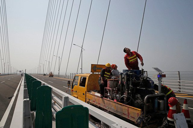 Trung Quốc mở cửa cầu trên biển dài nhất thế giới, nối Hongkong và Macau