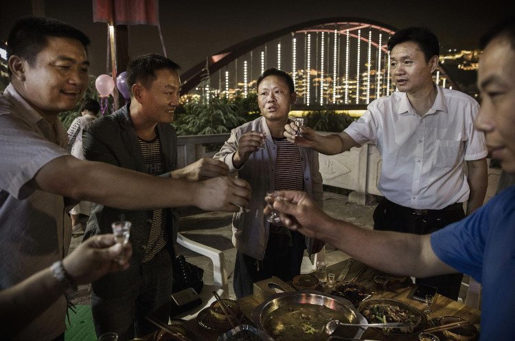 Trung Quốc ra mắt ứng dụng nhờ bạn uống rượu thay