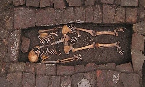 Tử thi thai phụ sinh con trong ngôi mộ 1.300 năm