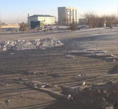 Tuyết đen xì bất ngờ xuất hiện ở Kazakhstan