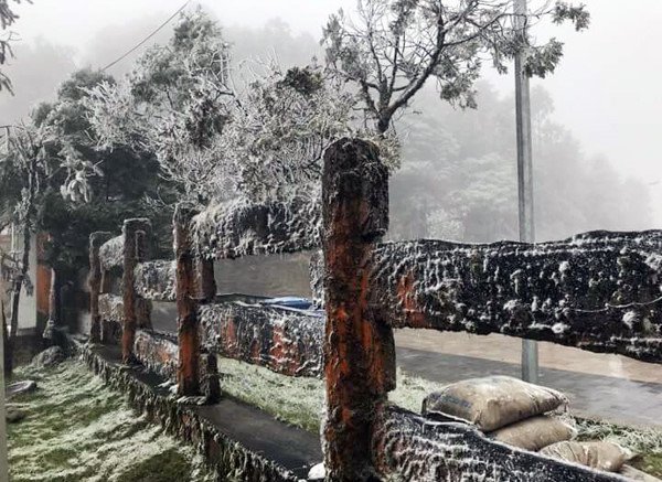 Tuyết rơi dày tại thác Bạc, Ô Quí Hồ (Sa Pa)