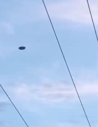 UFO bay lơ lửng gần căn cứ hải quân ở Australia
