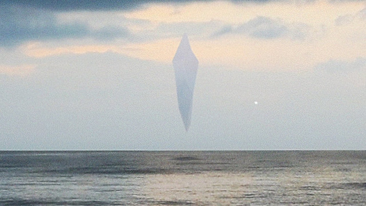 UFO huyền thoại 13.000 năm trước tái hiện, treo lơ lửng trên biển?