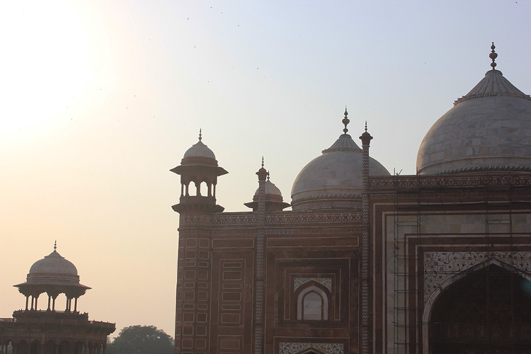 Vẻ đẹp của đền Taj Mahal trước khi cột đá cẩm thạch bị đổ sập