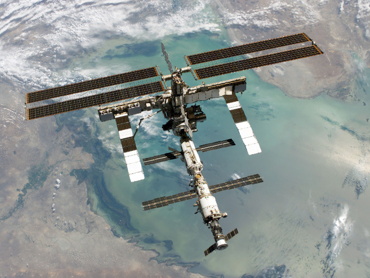 Vi khuẩn nghi đến từ ngoài hành tinh trên thân trạm ISS