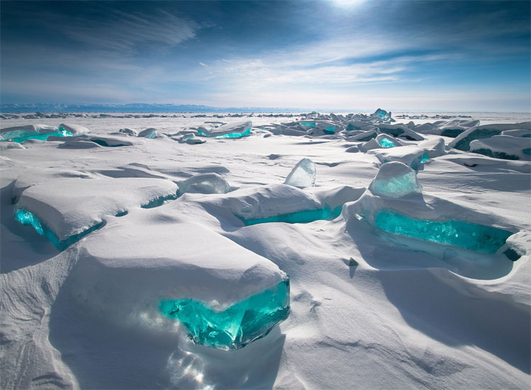 Vì sao Greenland thì toàn băng, trong khi Iceland phủ xanh cây cỏ?