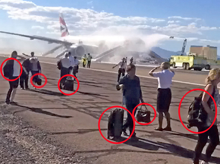 Vì sao khách quyết không bỏ hành lý dù máy bay sắp phát nổ?
