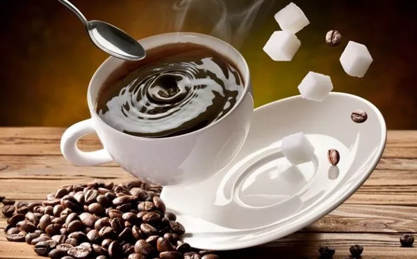 Vì sao nhiều người thích cho đường vào cà phê?
