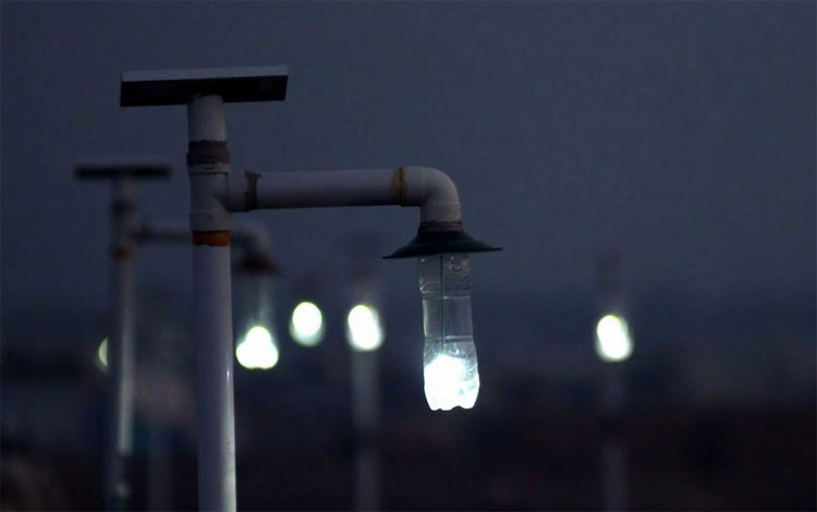 Video: Bóng đèn sáng cả ngày không tốn tiền điện