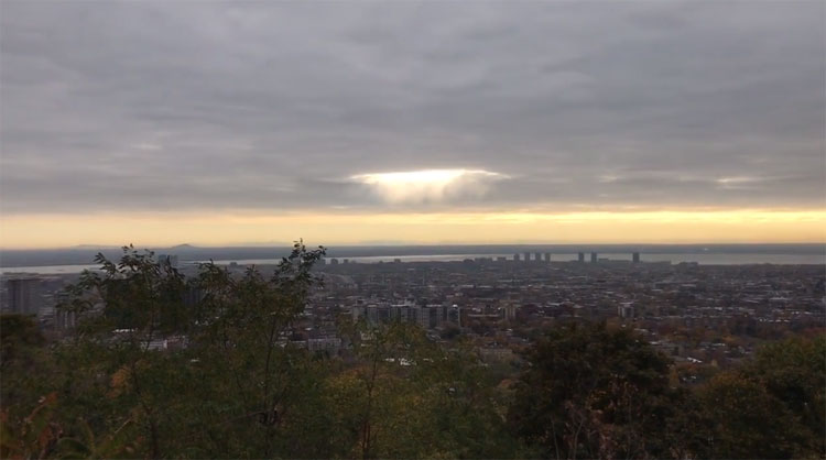 Video: khoảng trống tỏa sáng giữa biển mây đen ở Canada