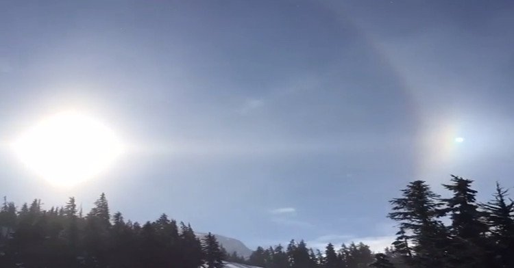 Video: Mặt trời ma rực sáng giữa bầu trời Canada