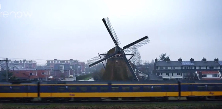 Video: Tàu điện chạy hoàn toàn bằng phong năng đầu tiên trên thế giới