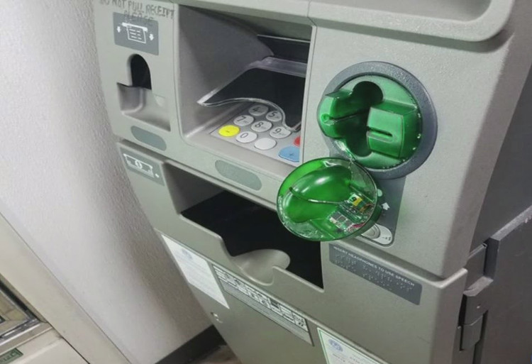 Video: Thủ thuật trộm thông tin thẻ ATM bằng đầu đọc giả