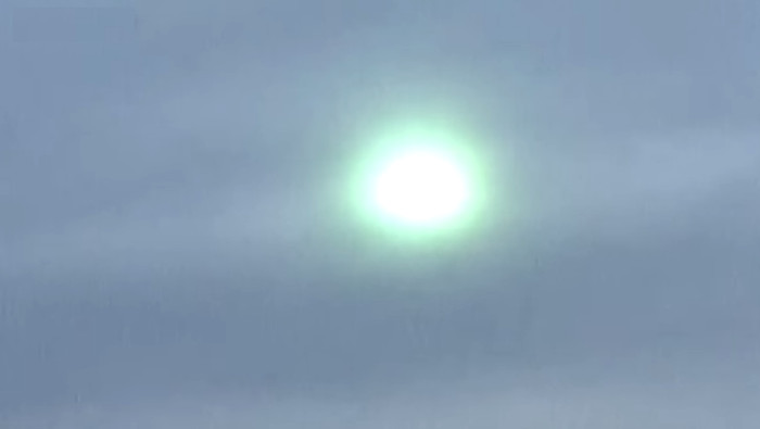 Video: UFO khổng lồ bí ẩn trên trời Nhật Bản gây kinh ngạc