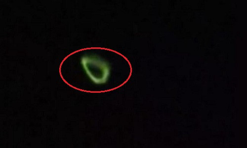 Video: UFO phát hào quang suốt 4 phút trên bầu trời Italy