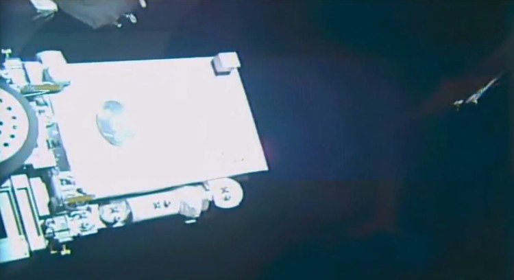 Video: Vật thể lạ nghi UFO gần trạm không gian gây tranh cãi