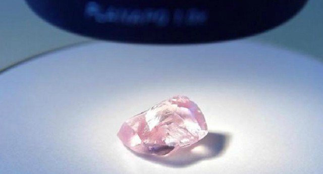Viên kim cương hồng khổng lồ đắt nhất thế giới vừa được tìm thấy