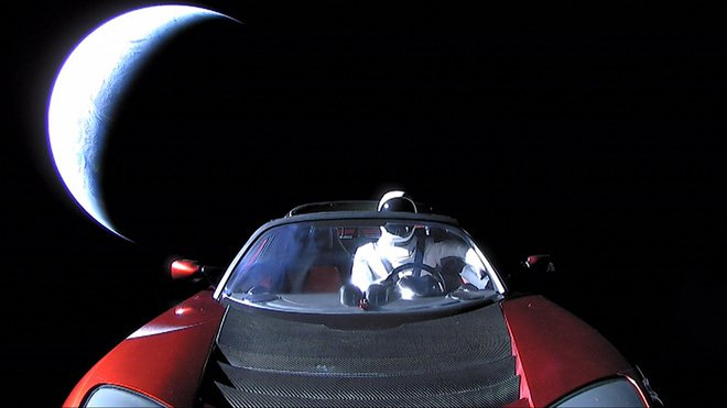 Với trang web này, bạn sẽ theo dõi được vị trí chiếc Tesla Roadster mà Elon Musk vừa phóng lên Vũ trụ