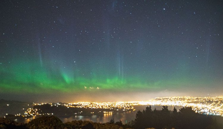 Vũ điệu cực quang lộng lẫy đêm New Zealand