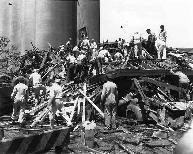 Vụ nổ tàu chết chóc nhất nước Mỹ, thổi bay cả sà lan và máy bay