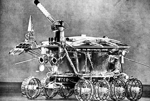 10/11/1970 - Xe tự hành Lunokhod-1 của Liên Xô được phóng lên vũ trụ