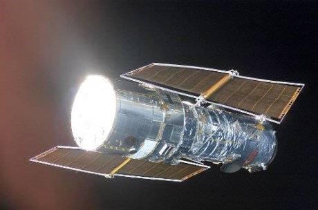 10 khám phá hàng đầu của kính viễn vọng Hubble
