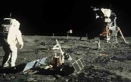 10 lý do nghi người Mỹ chưa từng lên mặt trăng