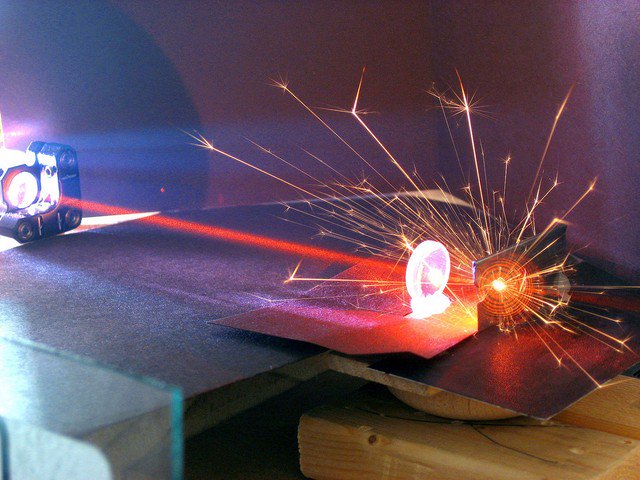 14/11/1967 - Tia laser đầu tiên trên thế giới đượ đăng ký bằng sáng chế
